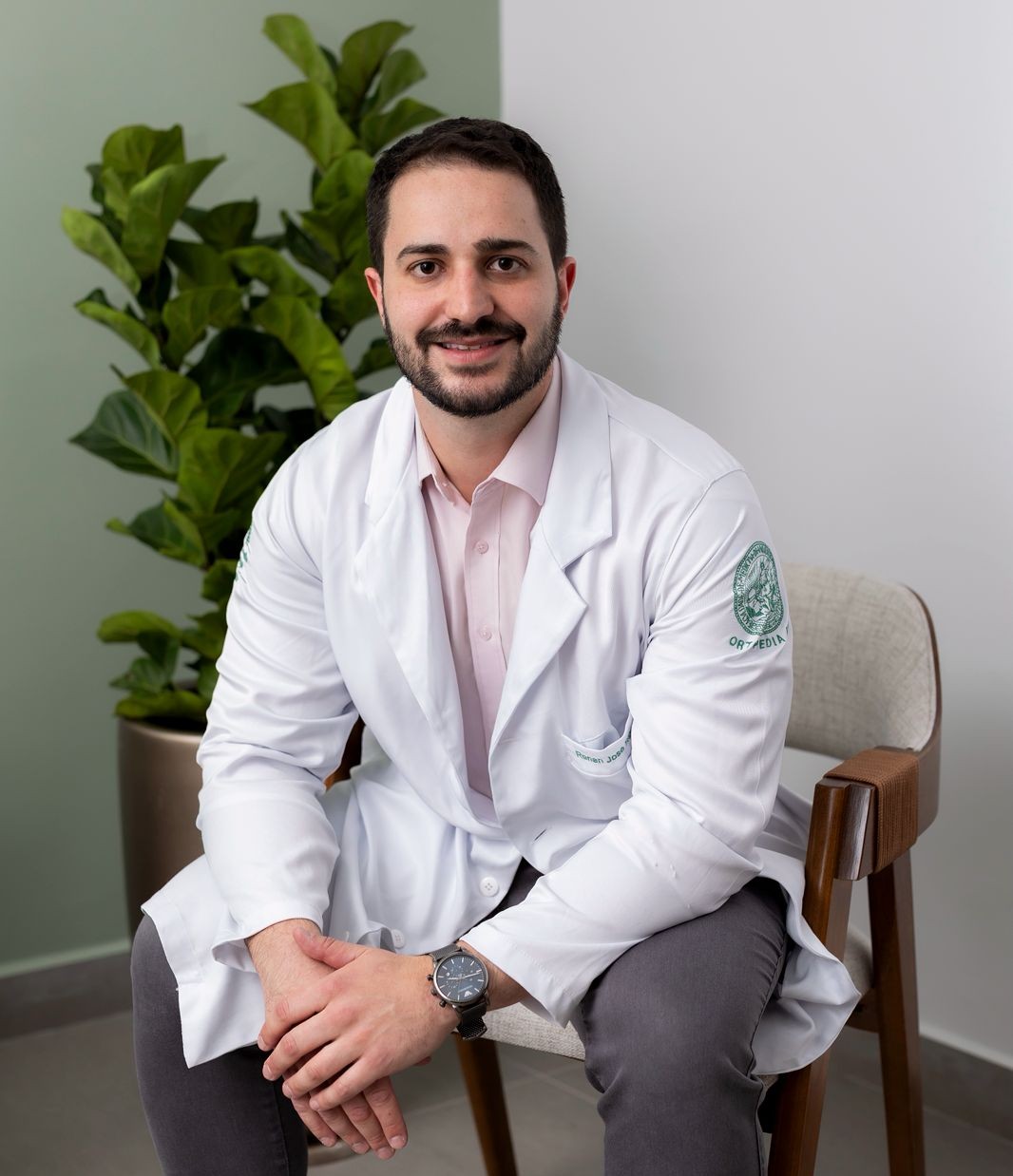 Dr Renan Rigonato, ortopedista especializado em quadril
