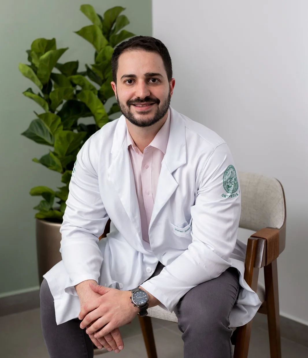 Dr Renan Rigonato, ortopedista especializado em quadril